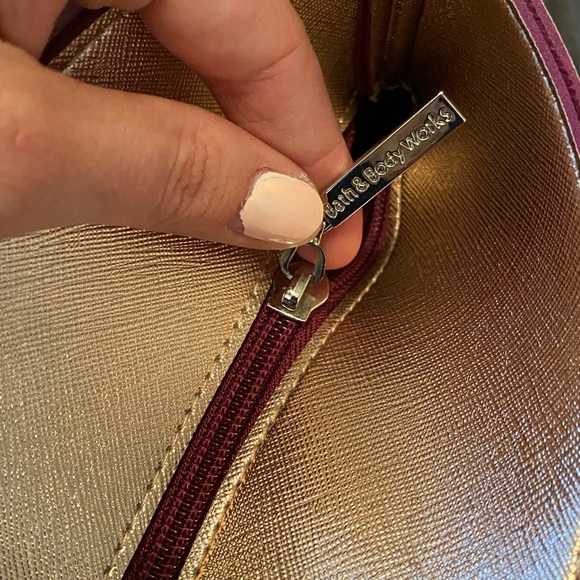 ✨ Bath & Body Works ✨ Shiny Tote! - Picture 3 of 4